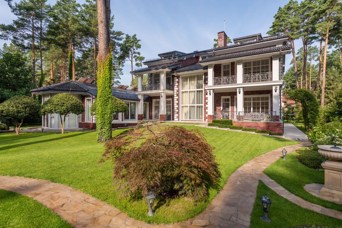 Example of completed lawn and grounds maintenance